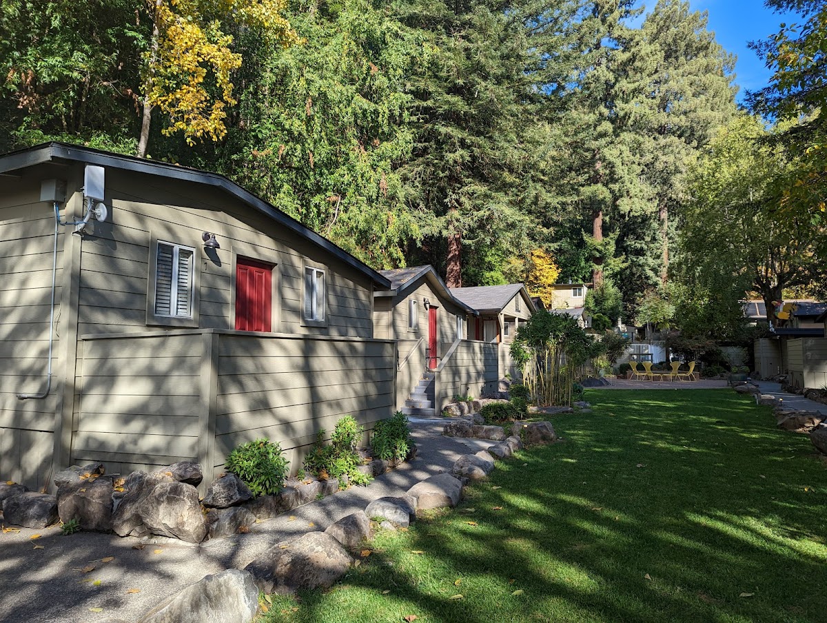 Cottages On River Road